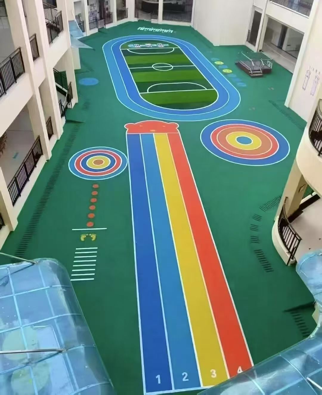 泰州市幼儿园塑胶跑道仿真草坪 - 厂家